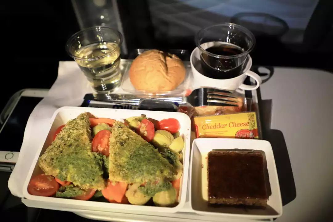 体验19个小时飞机,体验时间最长的航班