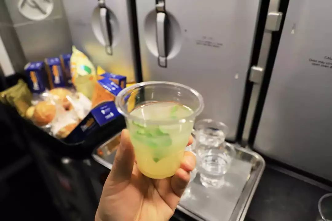 体验19个小时飞机,体验时间最长的航班