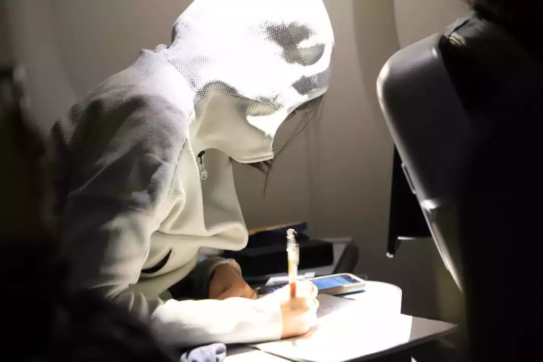 体验19个小时飞机,体验时间最长的航班