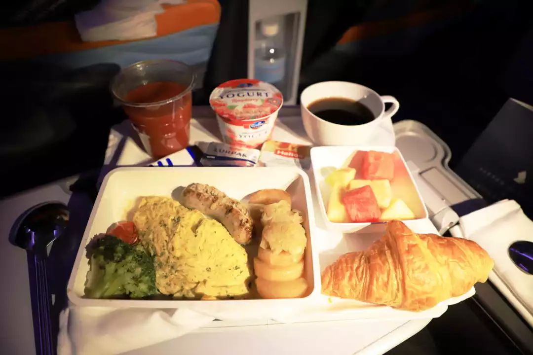 体验19个小时飞机,体验时间最长的航班