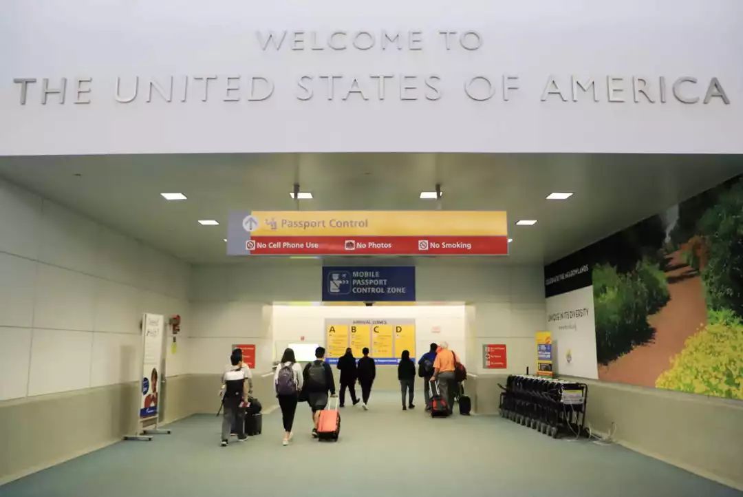 体验19个小时飞机,体验时间最长的航班