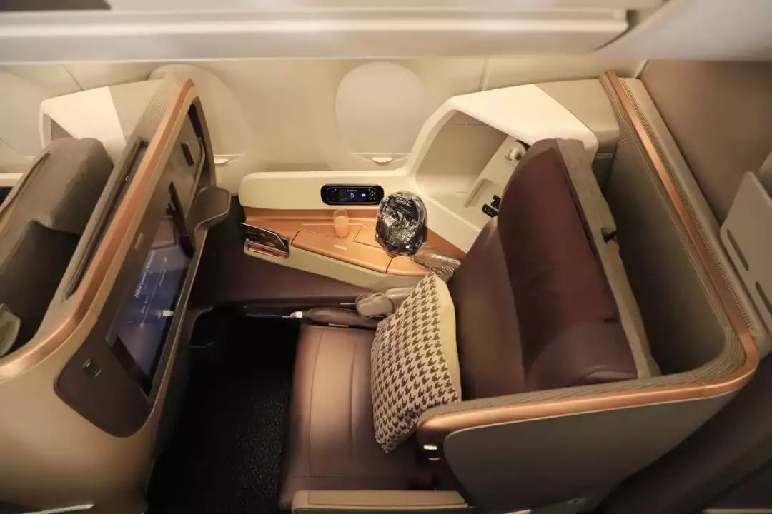 体验19个小时飞机,体验时间最长的航班