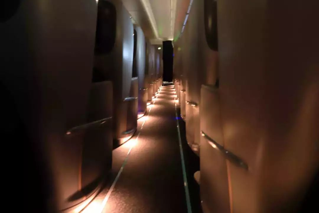 体验19个小时飞机,体验时间最长的航班