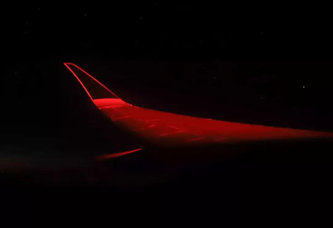 体验19个小时飞机,体验时间最长的航班