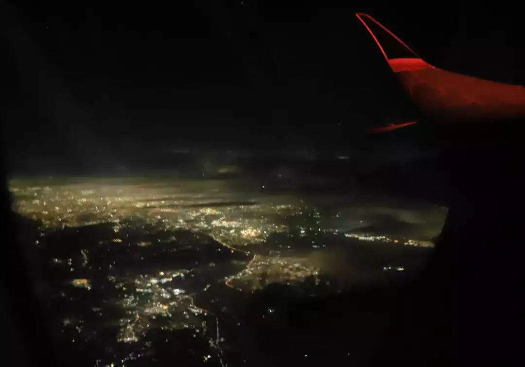 体验19个小时飞机,体验时间最长的航班