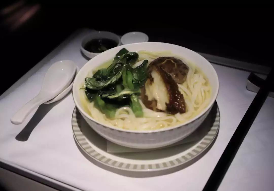 体验19个小时飞机,体验时间最长的航班