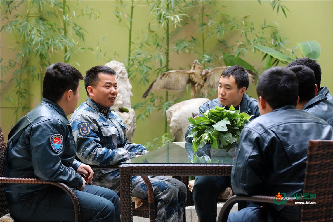 夜航驾驶船,夜航飞机巡逻