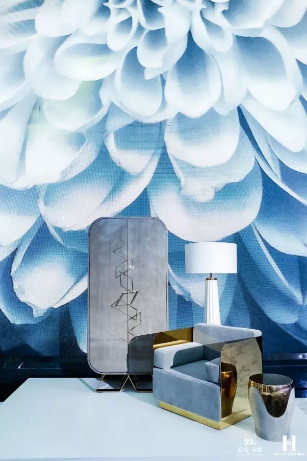 她是好莱坞名人最渴望合作设计师，英国女王为她颁奖，她的作品为啥会有如此大的魅力？