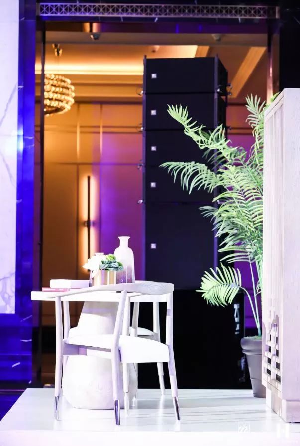 她是好莱坞名人最渴望合作设计师，英国女王为她颁奖，她的作品为啥会有如此大的魅力？