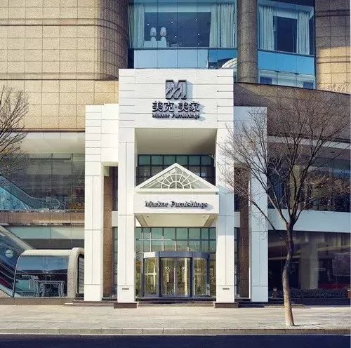 她是好莱坞名人最渴望合作设计师，英国女王为她颁奖，她的作品为啥会有如此大的魅力？