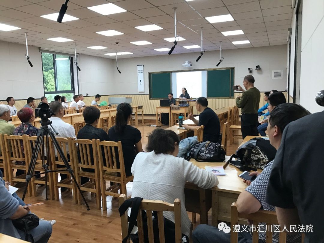 开庭了原告没来会怎样,开庭了对方没有出庭怎么办