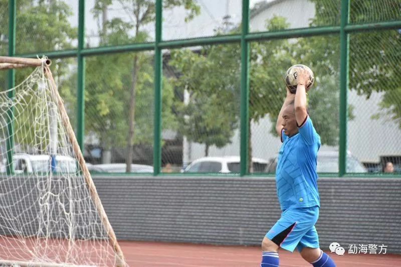 【践行新使命忠诚保大庆】勐海警方与勐腊警方开展足球友谊赛