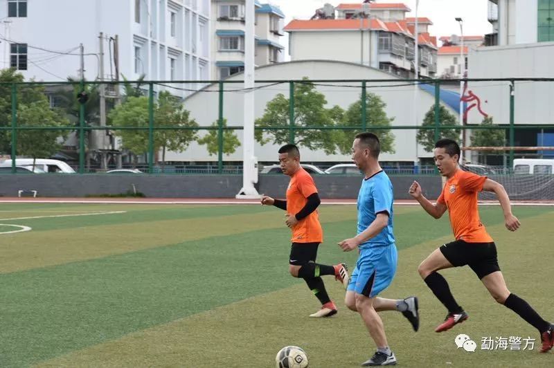 【践行新使命忠诚保大庆】勐海警方与勐腊警方开展足球友谊赛