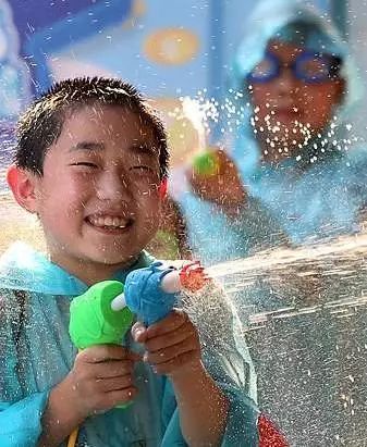 关于泼水节活动,泼水节原来这么玩