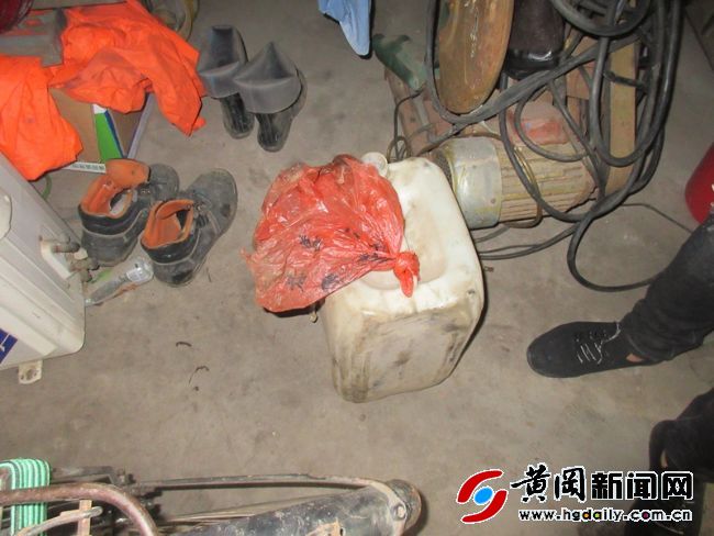 小伙包工头吵架,小伙与包工头吵架