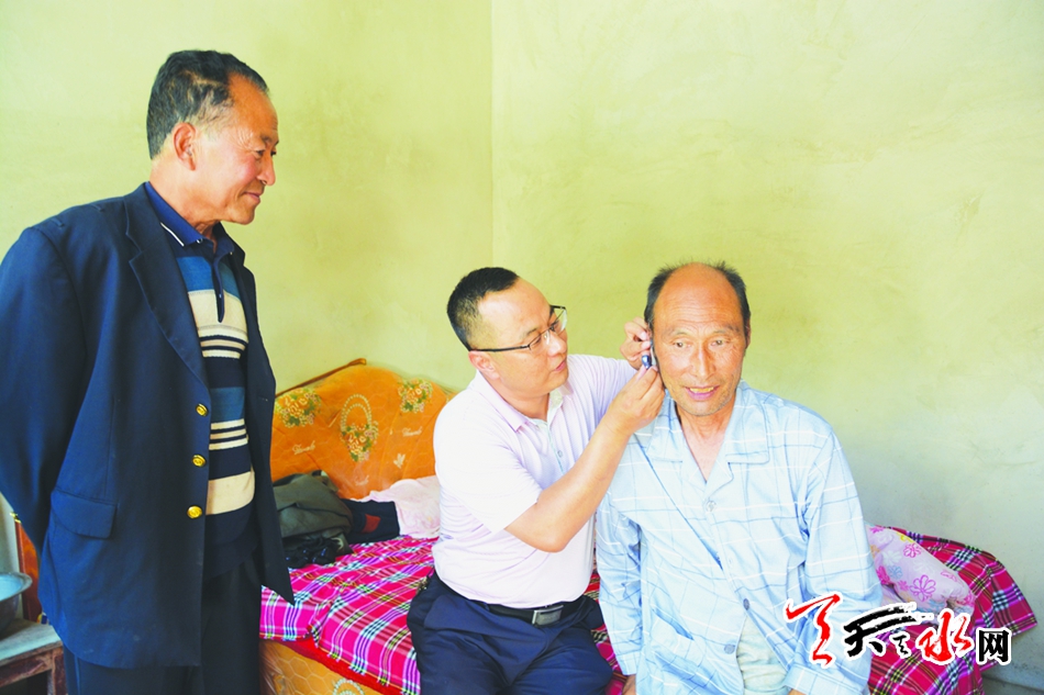 真情帮扶暖民心贫困户,真情帮扶暖民心