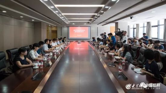 探访山东高考阅卷现场:考分出炉要过哪些关?