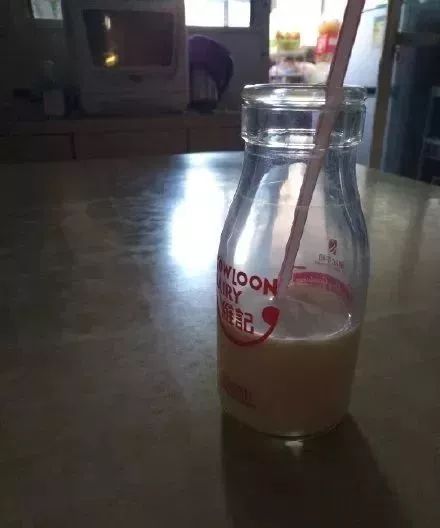 香港牛奶惊爆含问题添加剂!可致肠炎,并无药可医治…