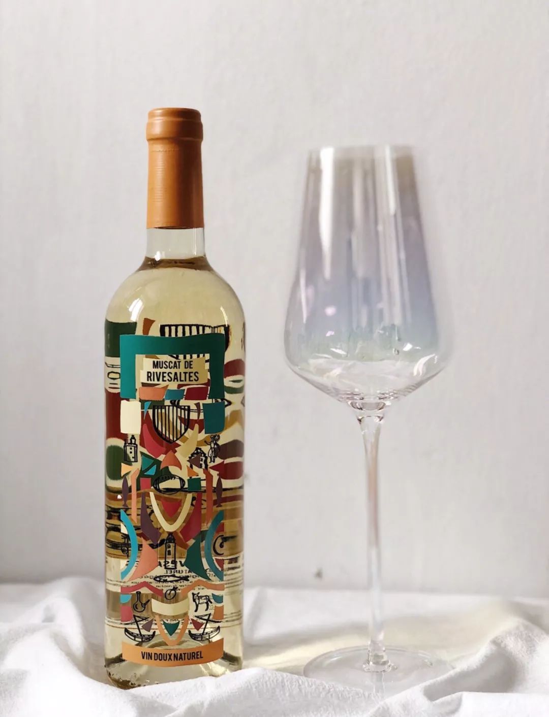 姐妹们喝一杯小酒,今日份推荐一款超级好看好喝的酒