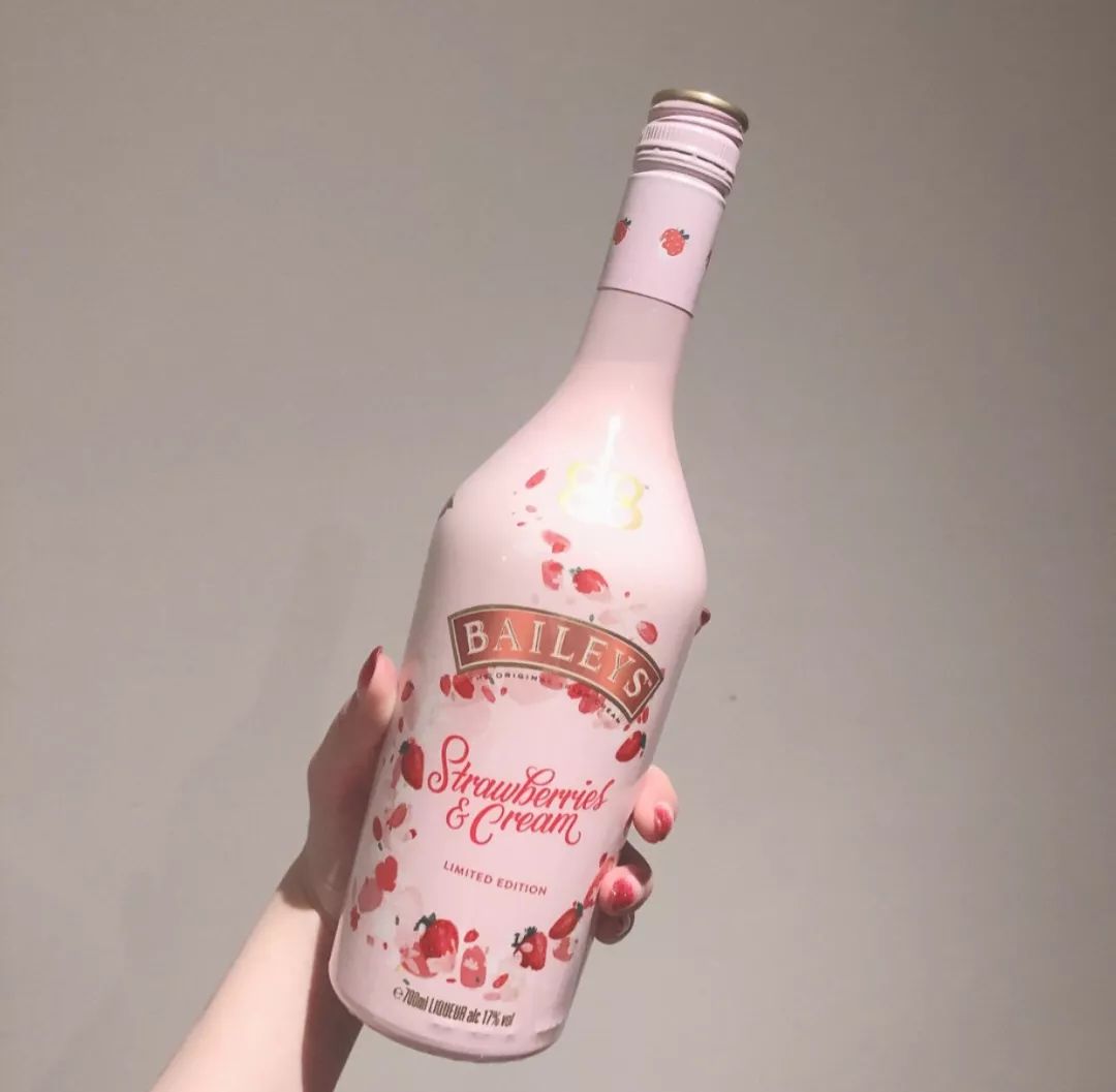 姐妹们喝一杯小酒,今日份推荐一款超级好看好喝的酒