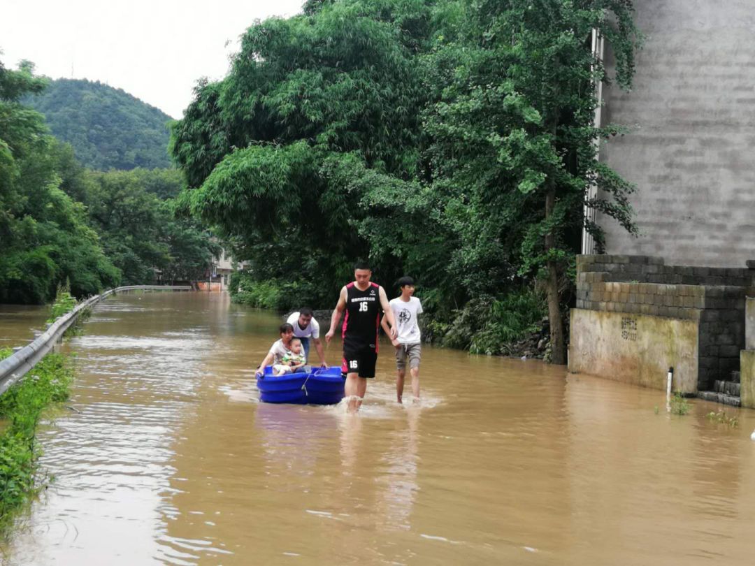白关镇抗洪抢险,全力做好重点区域抗洪抢险工作