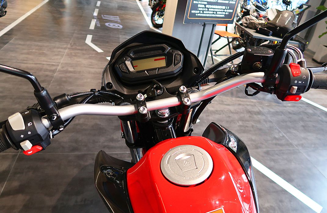 豪爵nk150s深度评测拉萨,豪爵新车到店