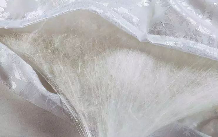 蚕丝被不盖怎么处理,盖蚕丝被的好处还是坏处