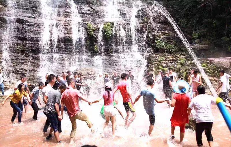 攻略|免费玩！水球大战、玻璃滑道、溜索、汉服穿越……桂林红溪森林瀑布满足你N个夏日期待