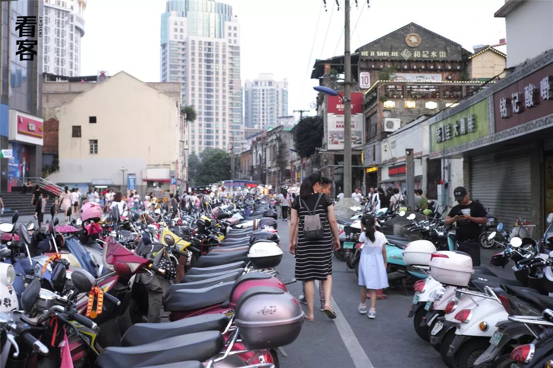 跑腿小哥三年102万,跑腿小哥日常生活