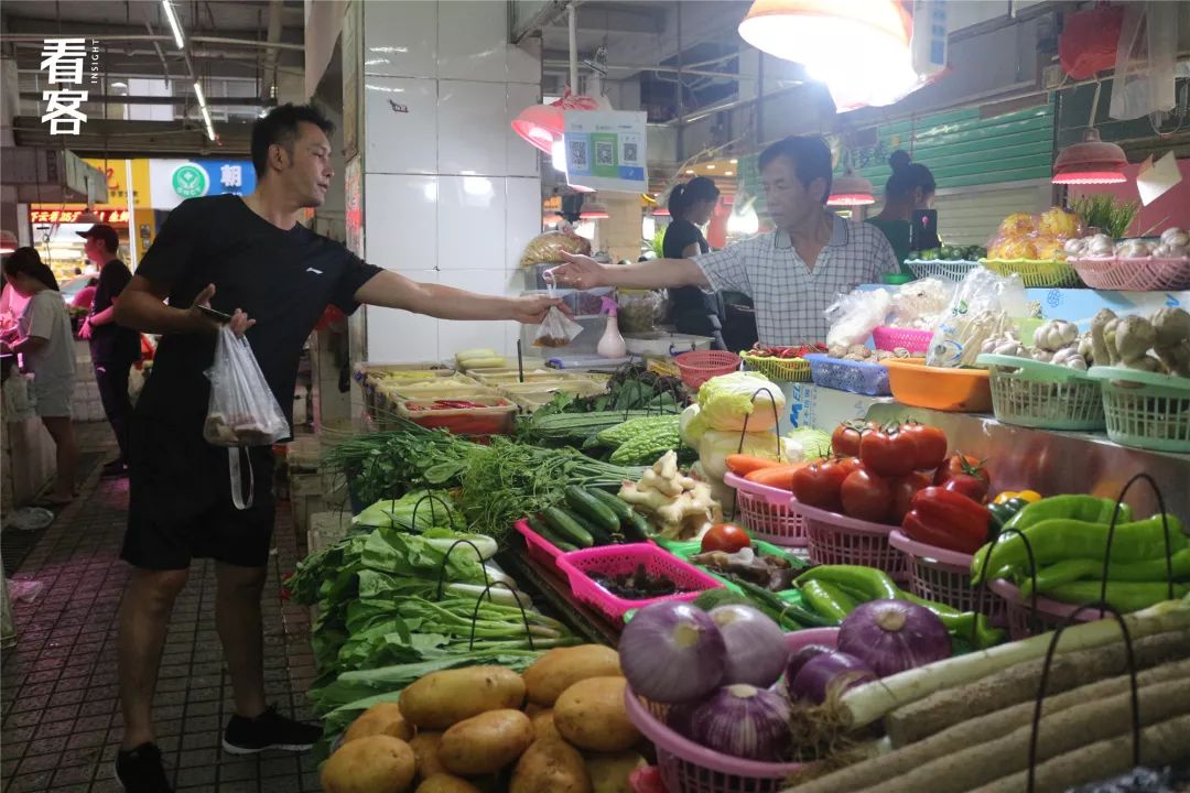 跑腿小哥三年102万,跑腿小哥日常生活