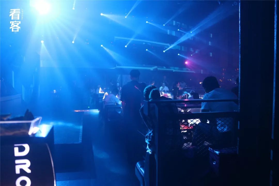 跑腿小哥三年102万,跑腿小哥日常生活