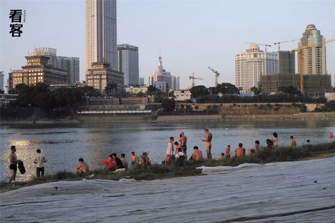 跑腿小哥三年102万,跑腿小哥日常生活