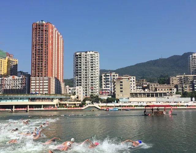 长阳是一个山清水秀的好地方,长阳很美的城