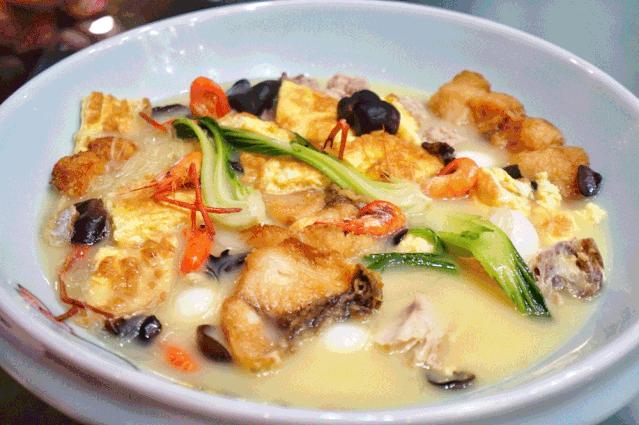 这座跟着周杰伦空降热搜的杨梅味小城，休渔期也能让你吃得满嘴鲜