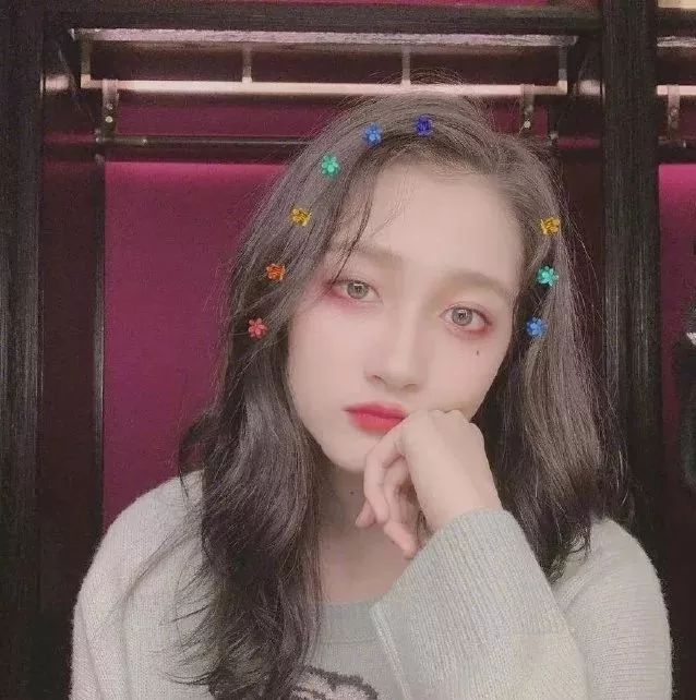 为什么我女朋友的照片头上都是蝴蝶？