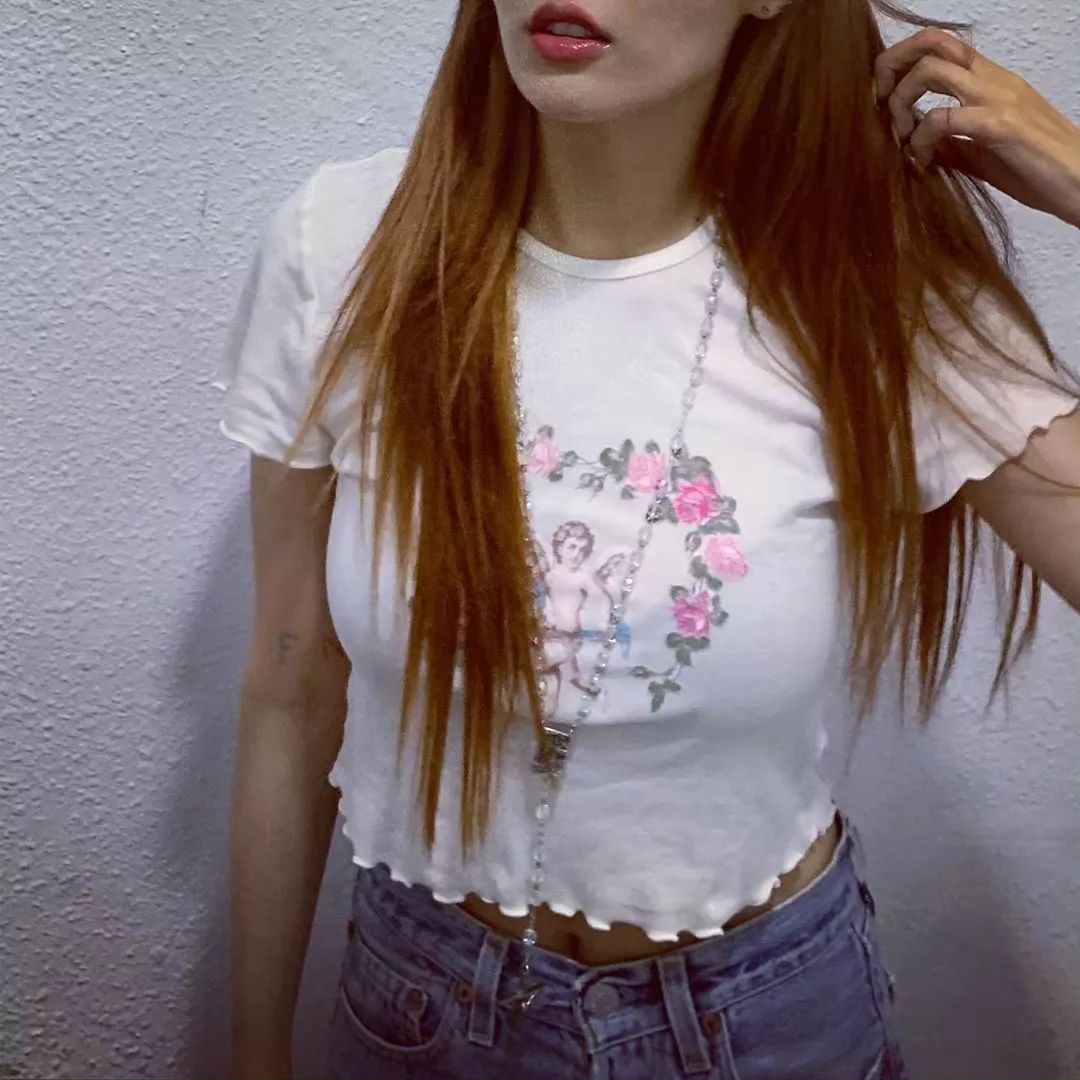 为什么我女朋友的照片头上都是蝴蝶？