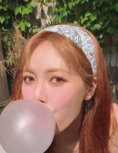 为什么我女朋友的照片头上都是蝴蝶？