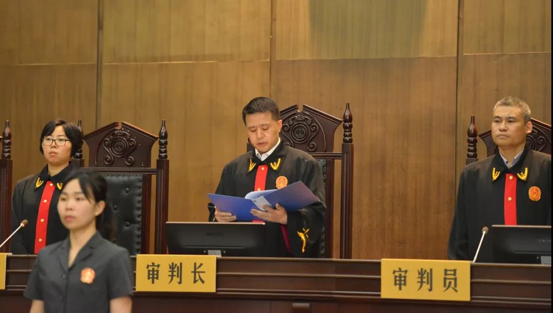 杀害狱警刺伤法官,男子刺伤法官刺死狱警维持死刑