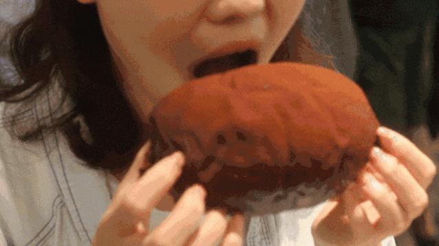 兰蔻1000块的粉底液,100块钱一套兰蔻护肤品