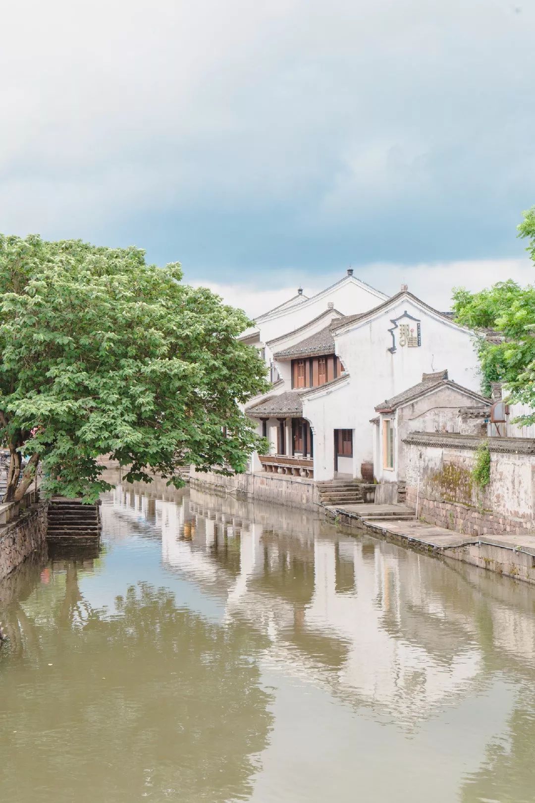 这座跟着周杰伦空降热搜的杨梅味小城，休渔期也能让你吃得满嘴鲜