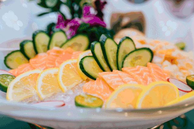 这座跟着周杰伦空降热搜的杨梅味小城，休渔期也能让你吃得满嘴鲜