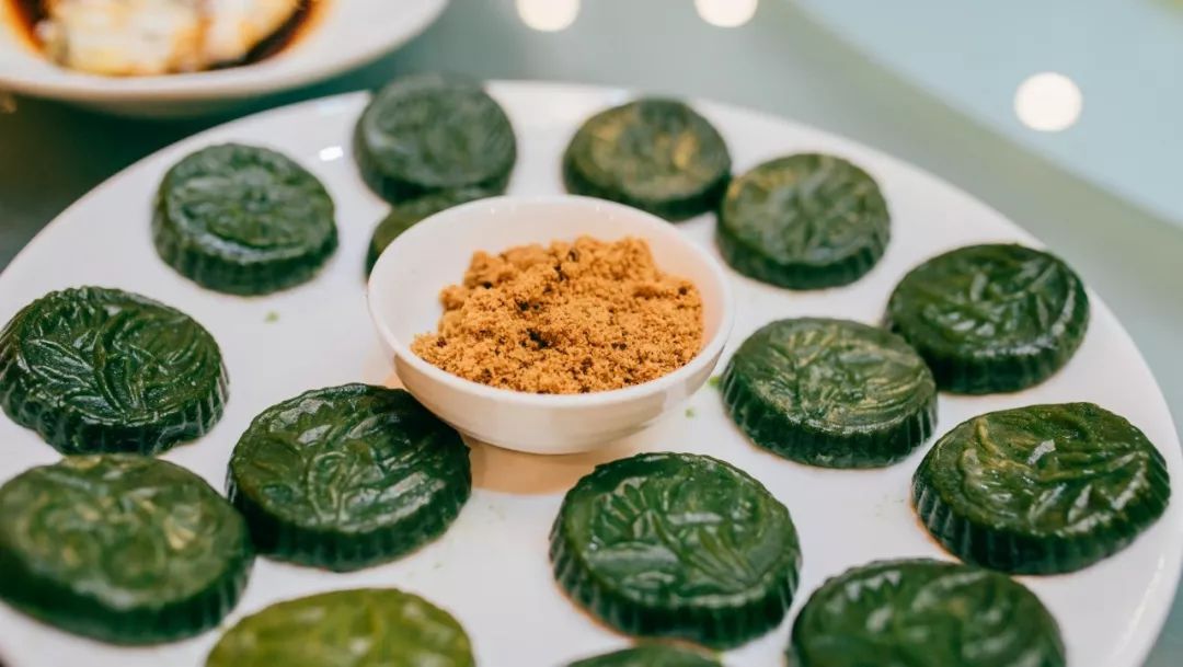 这座跟着周杰伦空降热搜的杨梅味小城，休渔期也能让你吃得满嘴鲜