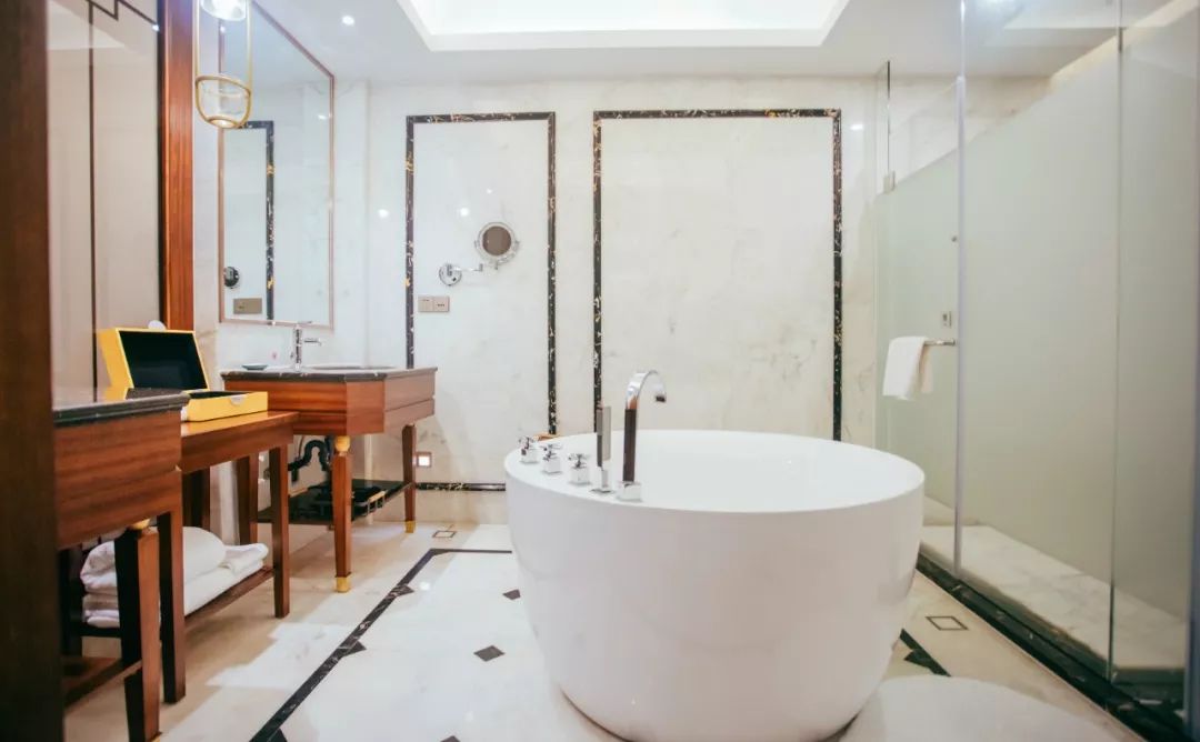 这座跟着周杰伦空降热搜的杨梅味小城，休渔期也能让你吃得满嘴鲜