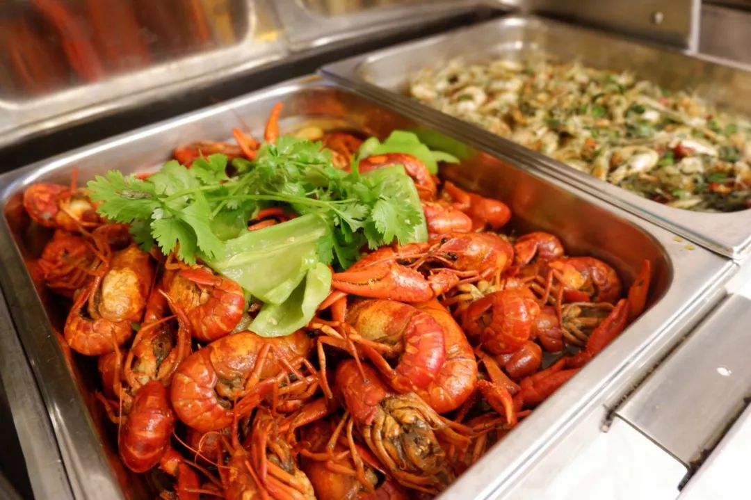 这座跟着周杰伦空降热搜的杨梅味小城，休渔期也能让你吃得满嘴鲜