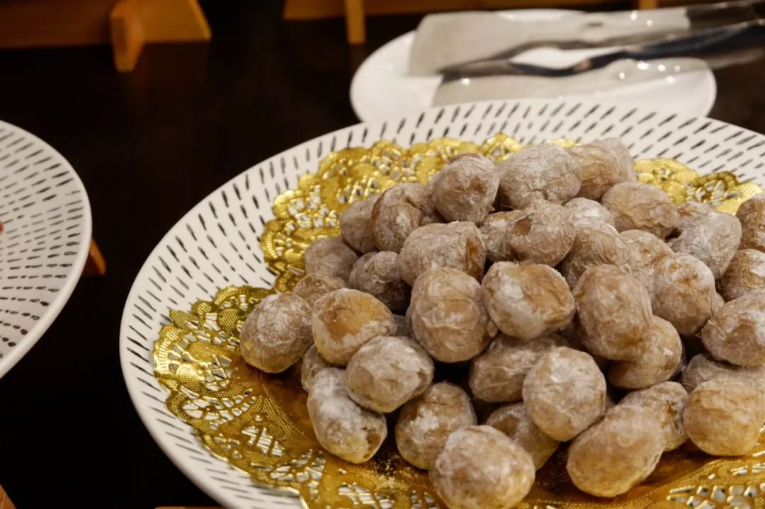 这座跟着周杰伦空降热搜的杨梅味小城，休渔期也能让你吃得满嘴鲜