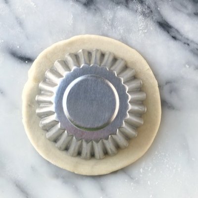 葡式蛋挞是酥皮的吗,澳门葡式蛋挞的特点是什么