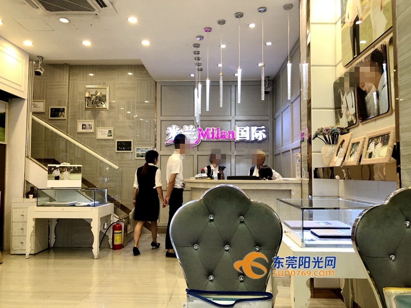 女子被套路拍写真,女孩为了拍艺术照被骗