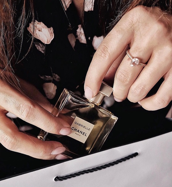 适合夏天的清冽淡雅香水,适合夏天用的经典香水推荐