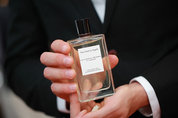 适合夏天的清冽淡雅香水,适合夏天用的经典香水推荐