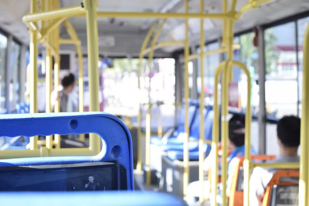 在260个城市坐公交地铁，滴一下金华市民卡，畅行！时间就在→